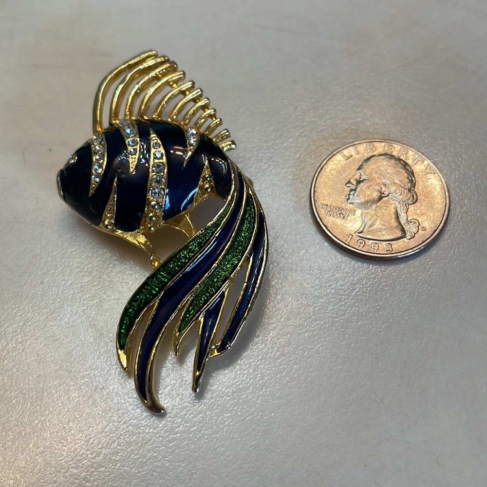 Vintage Beautiful Fish Brooch  EUC - Picture 2 of 3